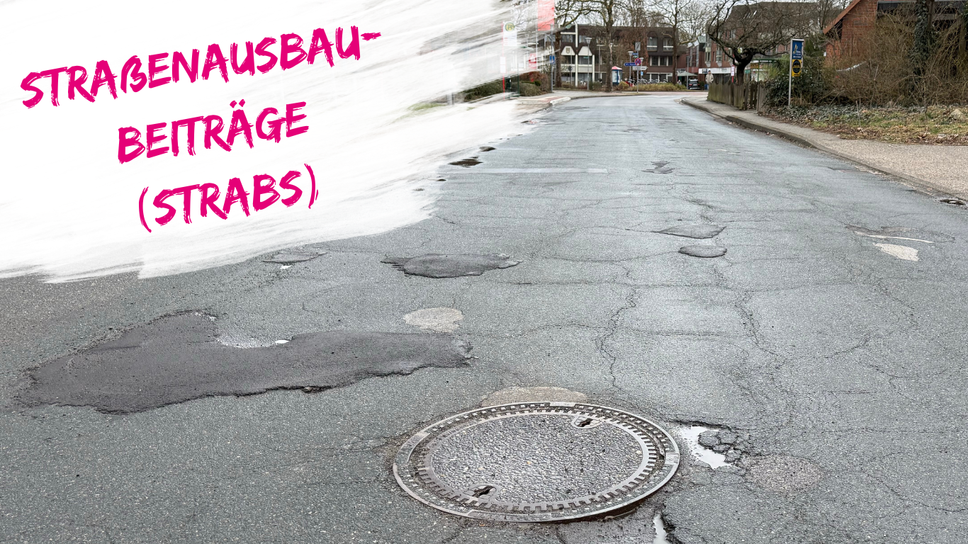 Straßenausbaubeiträge (Strabs) - Defekte Straße "Danziger Weg" mit geflickten Schlaglöchern in Adendorf. Rathaus im Hintergrund.