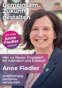 Wahlplakat: Anne Fiedler im Porträt, Textband „Hier zu Hause. Engagiert für Adendorf und Erbstorf.“
